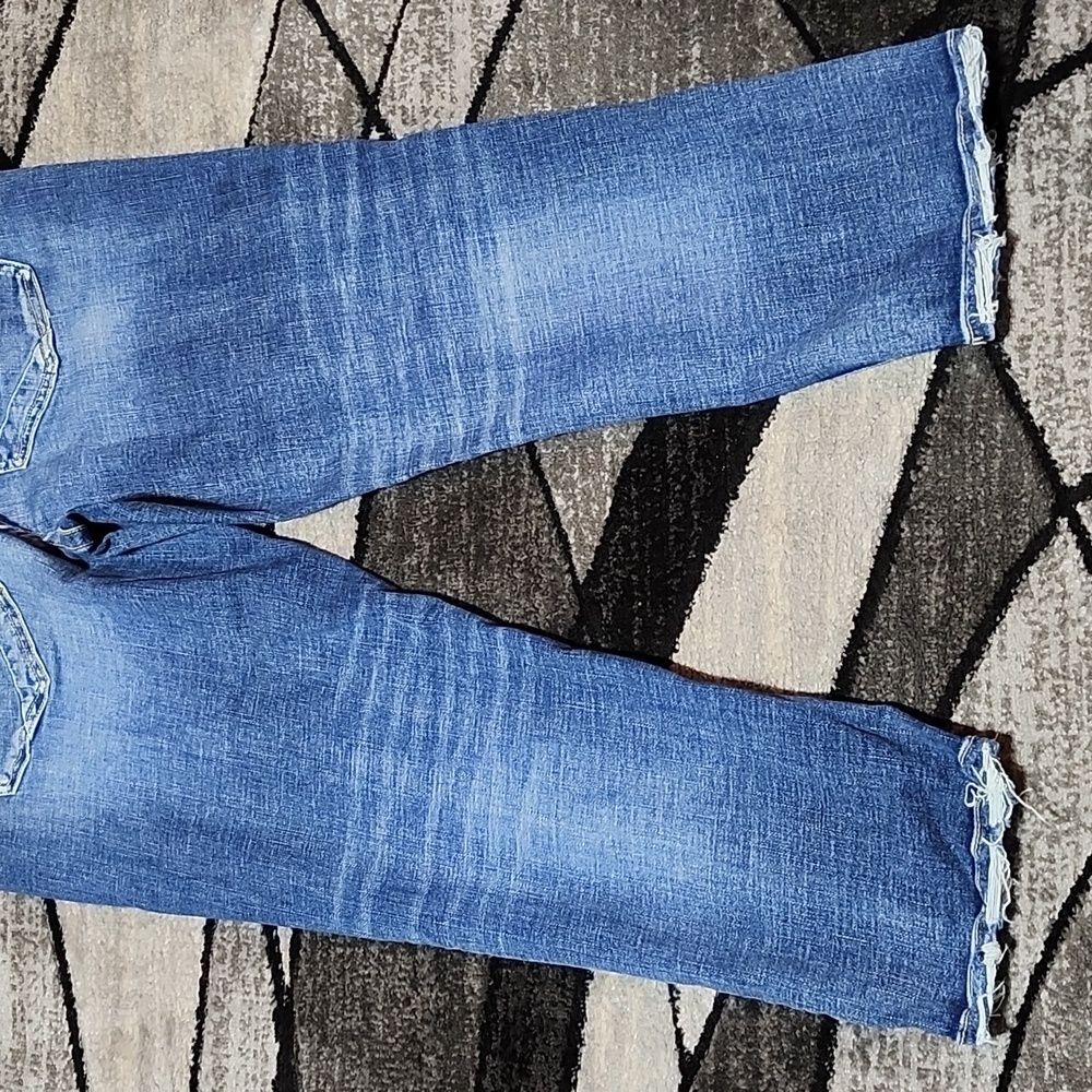 BKE PAYTON EMBROIDERED DISTRESSED UNIVERSAL FIT MID-RISE CROPPED DENIM J… - Picture 11 of 13